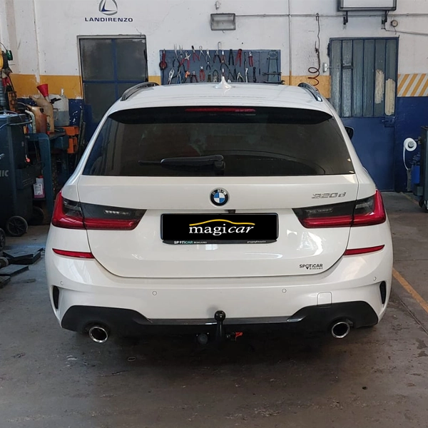 Iinstallazione gancio traino Enganches Aragón estraibile a scomparsa su BMW Serie 3. Sicurezza e praticità per il tuo veicolo.