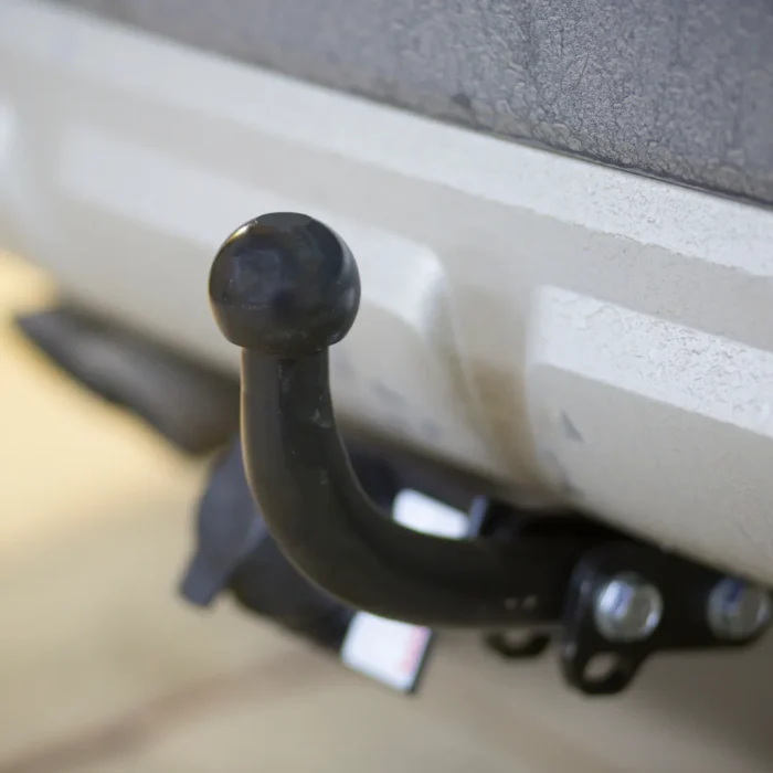 Installazione gancio traino Westfalia su BMW. Garantiamo massima sicurezza e un'estetica perfetta con codifica elettronica.